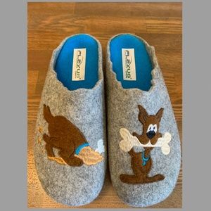 NEW Flexus Dog Slippers